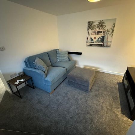 Modern 1 Bed Apartment With Car Parking Bitton Экстерьер фото