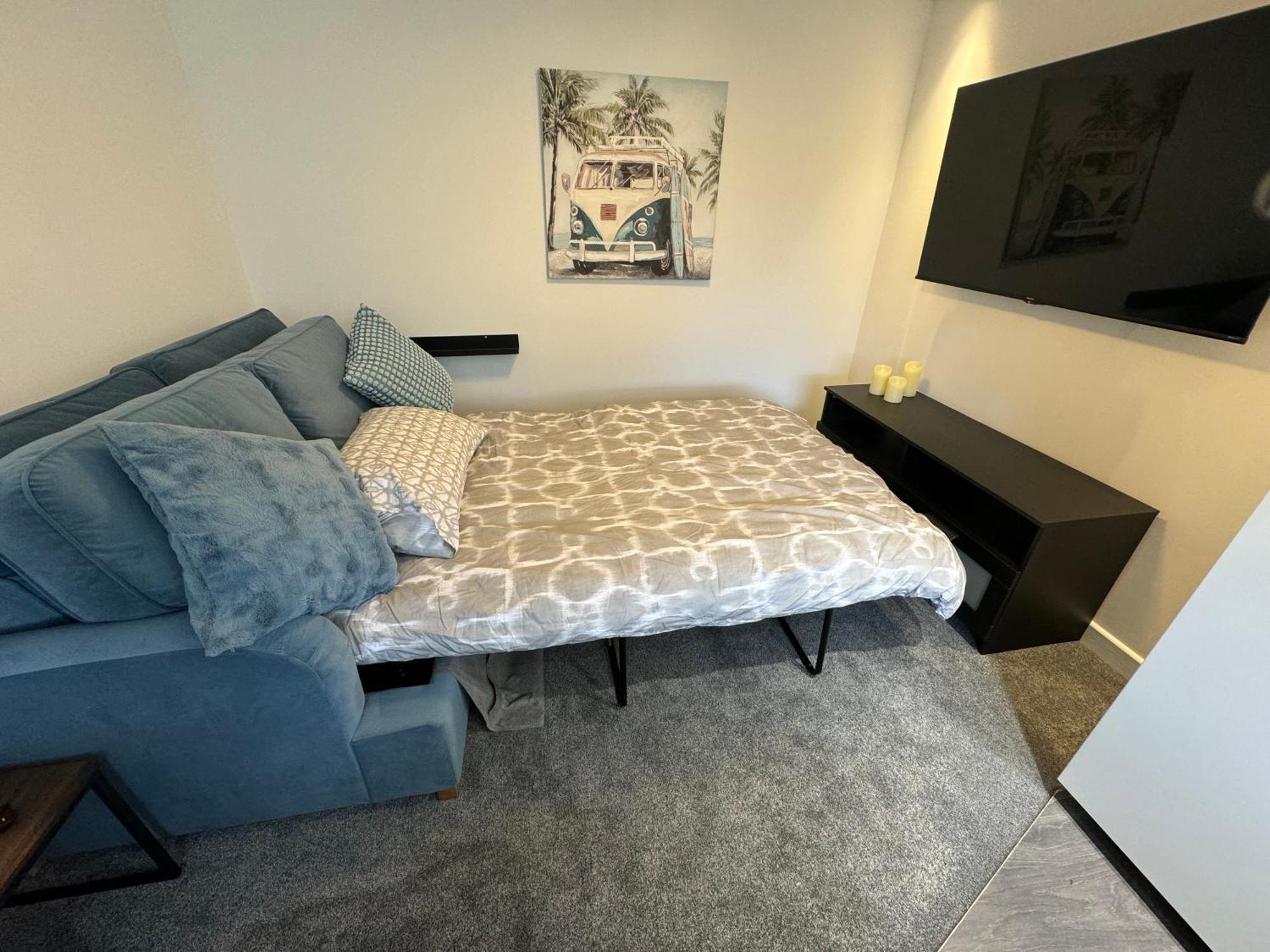 Modern 1 Bed Apartment With Car Parking Bitton Экстерьер фото